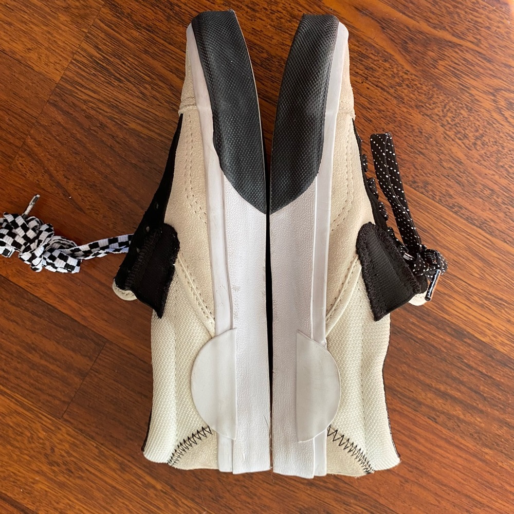 Vans - Picture 4 of 5